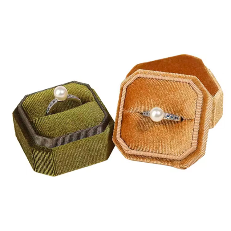 Pourquoi avons-nous besoin de matériaux durs pour l'élégante boîte à bagues pour le mariage?